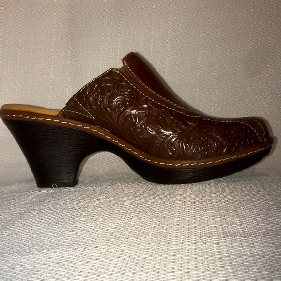 Sofft Dory Embossed Brown Leather Platform Mules with Heel 7 1/2 Wide - Picture 5 of 11